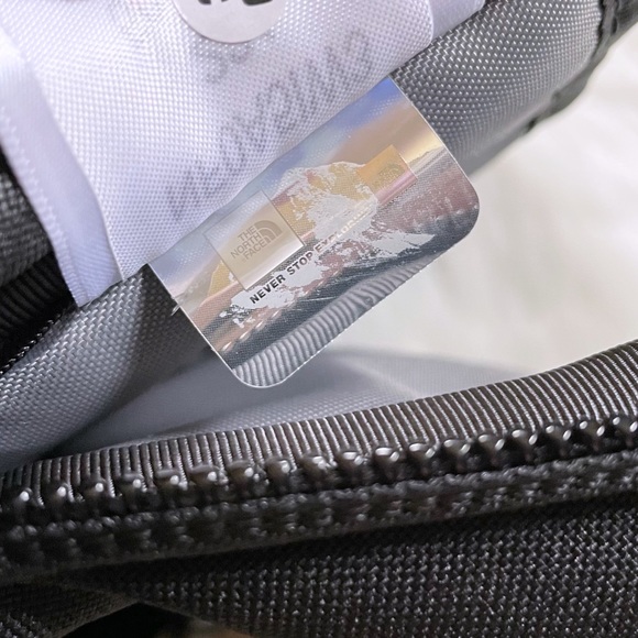 The North Face Unisex Jester 28 Liter Backpack In Black - Picture 6 of 6